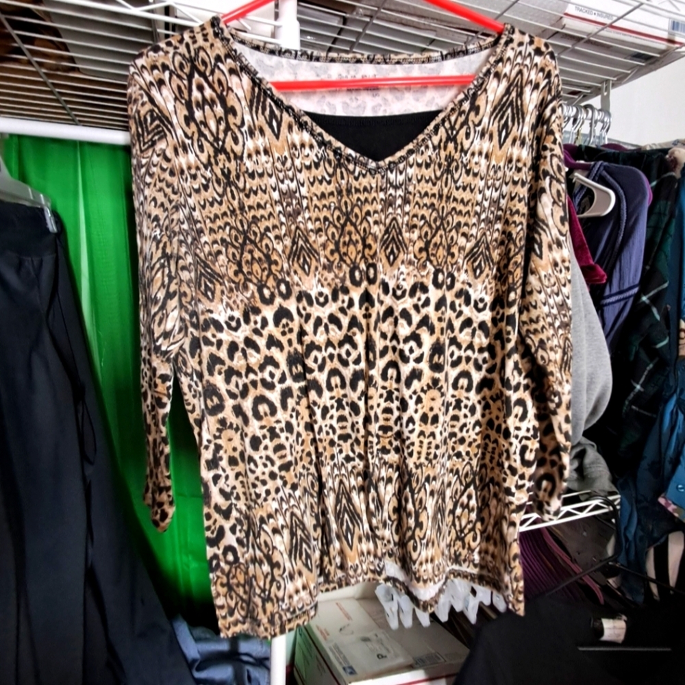 Basic Editions size large leopard print top